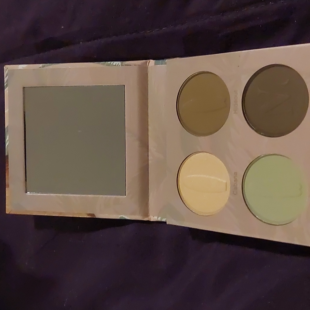 Assorted Makeup - Picture 4 of 10